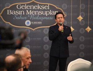 TUZLA’DA SAHUR VAKTİ: GAZETECİLER TUZLA’DA BAŞKAN YAZICI İLE BULUŞTU