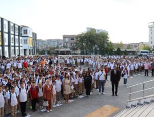 TUZLA’NIN EĞİTİM- ÖĞRETİMDE VİZYON VE BAŞARILARIYLA ÖNE ÇIKAN ORTAOKULUNDA 2023-2024 EĞİTİM-ÖĞRETİM YILI İÇİN ZİL ÇALDI