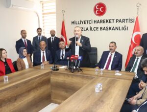 MHP GENEL BAŞKAN YARDIMCISI İZZET ULVİ YÖNTER TUZLA’DA KİTABIN ORTASINDAN KONUŞTU