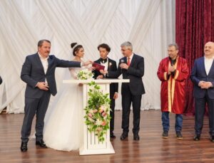 EĞİTİM CAMİASINI BULUŞTURAN DEV NİKAH