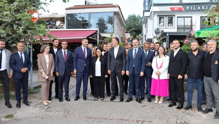 VOLKAN YILMAZ’A TUZLA ESNAFINDAN YOĞUN İLGİ VE SEVGİ GÖSTERİSİ