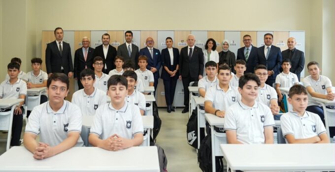 AHMET FİKRET EVYAP MESLEKİ VE TEKNİK ANADOLU LİSESİ TUZLA’DA EĞİTİME BAŞLADI
